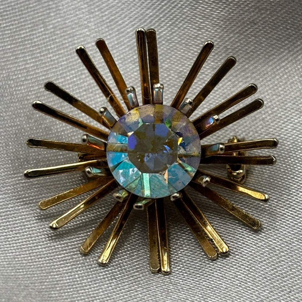 Vintage MCM Gold Tone Starburst Brooch | Aurora Borealis Crystal Center - Picture 3 of 10